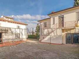 Vendita Villa unifamiliare in via Andrea della Robbia Arezzo. Buono stato, posto auto, con terrazza,