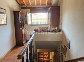 Vendita Appartamento in via Gugliemo Oberdan, 29. Arezzo. Ottimo stato, su più livelli, con balcone,, Italia, Arezzo