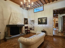 Vendita Appartamento in via Gugliemo Oberdan, 29. Arezzo. Ottimo stato, su più livelli, con balcone,, Italia, Arezzo
