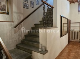 Vendita Appartamento in via Gugliemo Oberdan, 29. Arezzo. Ottimo stato, su più livelli, con balcone,, Italia, Arezzo