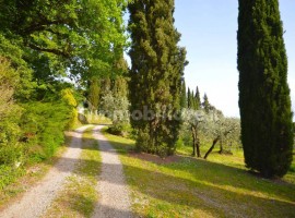 Vendita Villa bifamiliare in Località Olmo Arezzo. Ottimo stato, posto auto, riscaldamento autonomo,