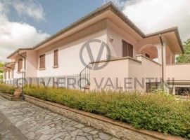 Vendita Villa unifamiliare in Località Scopetone 63B Arezzo. Ottimo stato, posto auto, con terrazza,