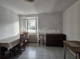 Vendita Appartamento in Località Casanuova di Ceciliano, 87. Arezzo. Da ristrutturare, su più livell