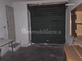 Vendita Appartamento in Località Casanuova di Ceciliano, 87. Arezzo. Da ristrutturare, su più livell