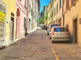 Vendita Terratetto unifamiliare in via Camillo Benso di Cavour Arezzo. Buono stato, riscaldamento au