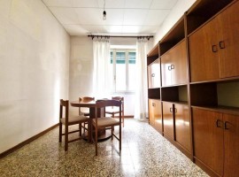 Vendita Appartamento Arezzo. Trilocale in via del Trionfo 92. Da ristrutturare, piano terra, con bal