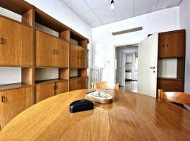 Vendita Appartamento Arezzo. Trilocale in via del Trionfo 92. Da ristrutturare, piano terra, con bal