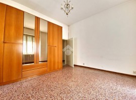 Vendita Appartamento Arezzo. Trilocale in via del Trionfo 92. Da ristrutturare, piano terra, con bal