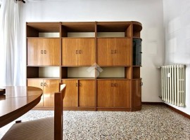 Vendita Appartamento Arezzo. Trilocale in via del Trionfo 92. Da ristrutturare, piano terra, con bal