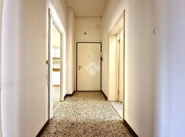 Vendita Appartamento Arezzo. Trilocale in via del Trionfo 92. Da ristrutturare, piano terra, con bal