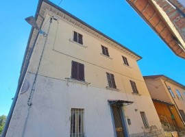 Vendita Terratetto unifamiliare in Località Ponte alla Chiassa 414 Arezzo. Da ristrutturare, riscald