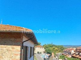 Vendita Terratetto unifamiliare in Località Ponte alla Chiassa 414 Arezzo. Da ristrutturare, riscald