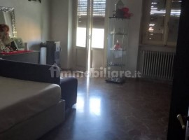 Vendita Appartamento in viale Santa Margherita. Arezzo. Da ristrutturare, posto auto, con balcone, r, Italia, Arezzo