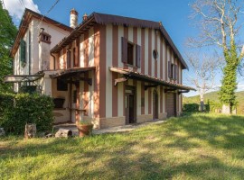 Vendita Villa unifamiliare Arezzo. Da ristrutturare, posto auto, con balcone, riscaldamento autonomo