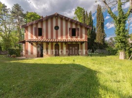 Vendita Villa unifamiliare Arezzo. Da ristrutturare, posto auto, con balcone, riscaldamento autonomo