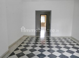 Vendita Appartamento Firenze. Trilocale in via Piagentina,25. Da ristrutturare, primo piano, con bal, Italia, Firenze