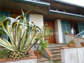 Vendita Villa bifamiliare in via Giuseppe Mantellini Fiesole. Buono stato, posto auto, con terrazza,