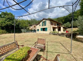 Vendita Casa colonica in Località Ampinana Vicchio. Ottimo stato, posto auto, 160 m², rif. 114400651