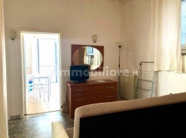 Vendita Appartamento Firenze. Trilocale in via Castelfidardo. Buono stato, piano terra, con balcone,