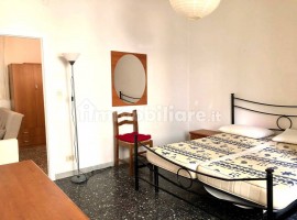 Vendita Appartamento Firenze. Trilocale in via Castelfidardo. Buono stato, piano terra, con balcone,