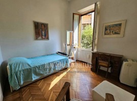 Vendita Appartamento in Campo Marte. Firenze. Buono stato, piano terra, con balcone, riscaldamento a