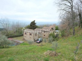 Vendita Casale in frazione Paterno Vicchio. Da ristrutturare, posto auto, 330 m², rif. 111701479 Ven