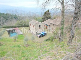 Vendita Casale in frazione Paterno Vicchio. Da ristrutturare, posto auto, 330 m², rif. 111701479 Ven