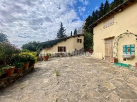 Vendita Casa colonica in via Dante da Castiglione Sesto Fiorentino. Buono stato, posto auto, 568 m²,