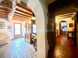 Vendita Casa colonica in via Dante da Castiglione Sesto Fiorentino. Buono stato, posto auto, 568 m²,