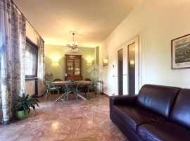 Vendita Appartamento in via Unione Sovietica 9. Firenze. Buono stato, piano terra, con terrazza, ris