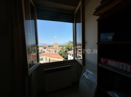 Vendita Attico in via Armando Diaz 58 Lastra a Signa. Buono stato, con balcone, rif. 113526481 Vendi