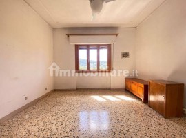 Vendita Appartamento Firenze. Quadrilocale in via Benedetto Fortini 64. Da ristrutturare, primo pian, Italia, Firenze