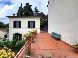 Vendita Villa unifamiliare in via dell'Olmo Fiesole. Buono stato, posto auto, con terrazza, riscalda, Italia, Fiesole