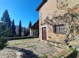 Vendita Casa colonica in via Macinaia Lastra a Signa. Da ristrutturare, posto auto, 300 m², rif. 109