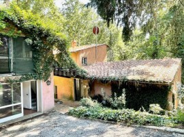 Vendita Villa unifamiliare in via dei Quercioli Impruneta. Da ristrutturare, posto auto, con terrazz