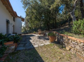 Vendita Villa unifamiliare in via Pietro Dazzi Firenze. Buono stato, posto auto, con terrazza, risca