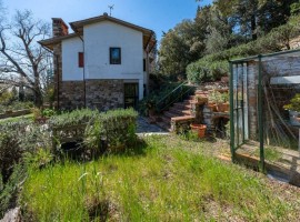 Vendita Villa unifamiliare in via Pietro Dazzi Firenze. Buono stato, posto auto, con terrazza, risca