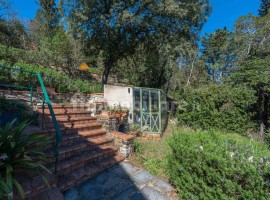 Vendita Villa unifamiliare in via Pietro Dazzi Firenze. Buono stato, posto auto, con terrazza, risca