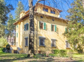 Vendita Villa unifamiliare in viale alessandro volta Firenze. Buono stato, riscaldamento autonomo, 8