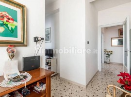 Vendita Appartamento in via Bartolomeo Scala, 29. Firenze. Buono stato, quarto piano, posto auto, co