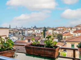 Vendita Appartamento in via Bartolomeo Scala, 29. Firenze. Buono stato, quarto piano, posto auto, co