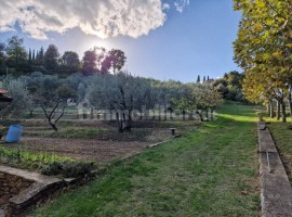 Vendita Villa unifamiliare Firenze. Buono stato, posto auto, con terrazza, riscaldamento autonomo, 5