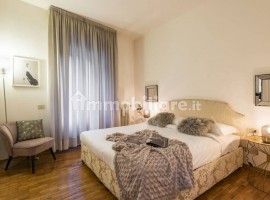 Vendita Appartamento in Borgo San Iacopo 2. Firenze. Buono stato, quarto piano, riscaldamento centra, Italia, Firenze