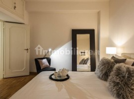 Vendita Appartamento in Borgo San Iacopo 2. Firenze. Buono stato, quarto piano, riscaldamento centra, Italia, Firenze