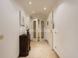 Vendita Appartamento in Borgo San Iacopo 2. Firenze. Buono stato, quarto piano, riscaldamento centra, Italia, Firenze