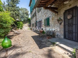 Vendita Villa unifamiliare in via del Ponte di Certosa Firenze. Buono stato, posto auto, riscaldamen