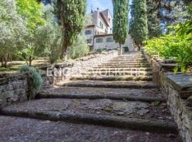 Vendita Villa unifamiliare in via del Ponte di Certosa Firenze. Buono stato, posto auto, riscaldamen