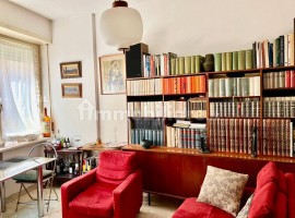 Vendita Appartamento Firenze. Quadrilocale, Buono stato, secondo piano, con balcone, riscaldamento c, Italia, Firenze