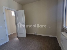 Vendita Appartamento Firenze. Trilocale in via Luca Giordano. Ottimo stato, quarto piano, con terraz, Italia, Firenze