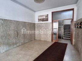 Vendita Appartamento Firenze. Trilocale in via Luca Giordano. Ottimo stato, quarto piano, con terraz, Italia, Firenze